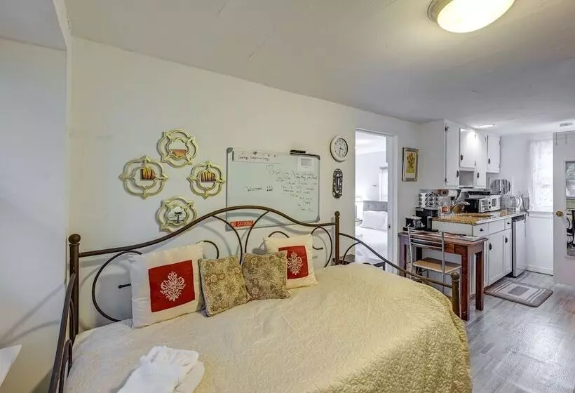 Pet Friendly Great Neck Home ~ 1 Mi To Kings Point