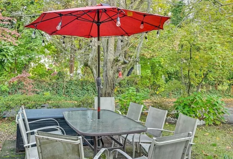 Pet Friendly Great Neck Home ~ 1 Mi To Kings Point