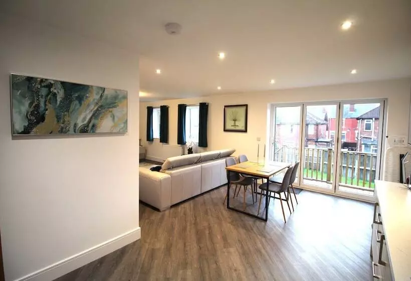 Residenssi 2 Bed Bungalow   Large Enclosed Garden   New Build