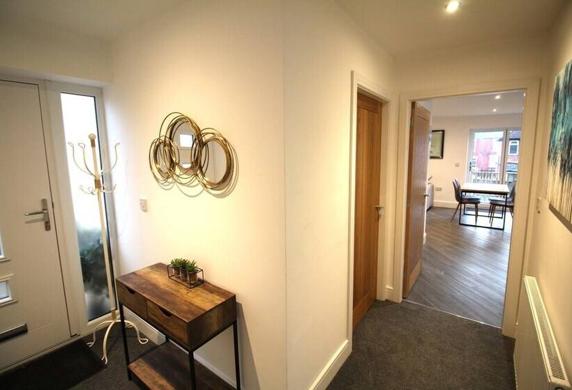 레지던스 2 Bed Bungalow Large Enclosed Garden New Build