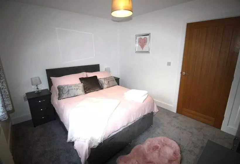 Residenssi 2 Bed Bungalow   Large Enclosed Garden   New Build