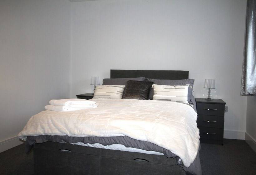 레지던스 2 Bed Bungalow Large Enclosed Garden New Build