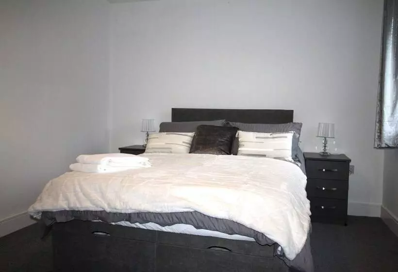 Residenssi 2 Bed Bungalow   Large Enclosed Garden   New Build