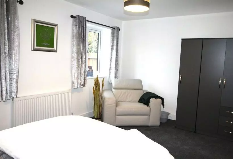 Residenssi 2 Bed Bungalow   Large Enclosed Garden   New Build