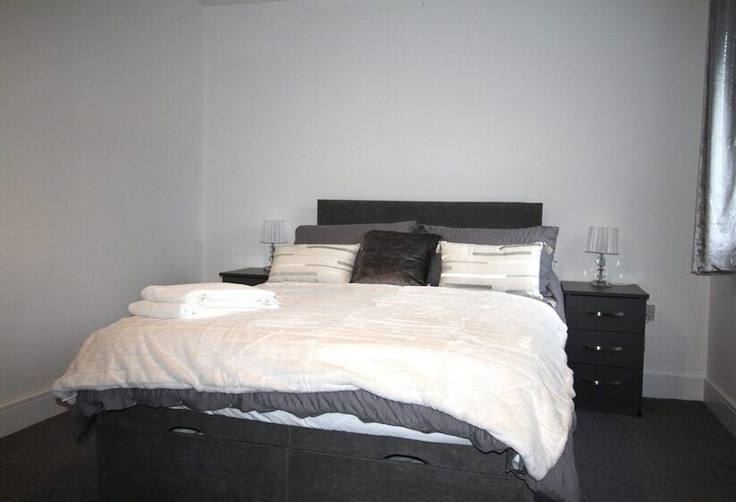 레지던스 2 Bed Bungalow Large Enclosed Garden New Build