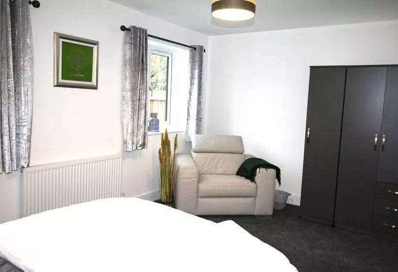 Residenssi 2 Bed Bungalow   Large Enclosed Garden   New Build