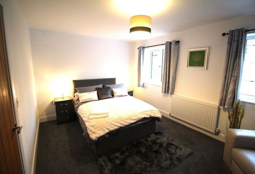 레지던스 2 Bed Bungalow Large Enclosed Garden New Build