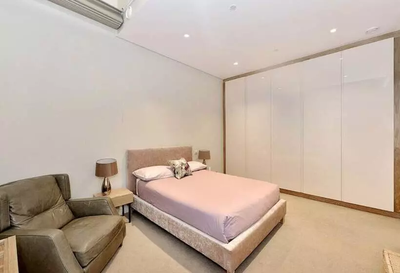 Residenssi Charming 3 Bed House In London