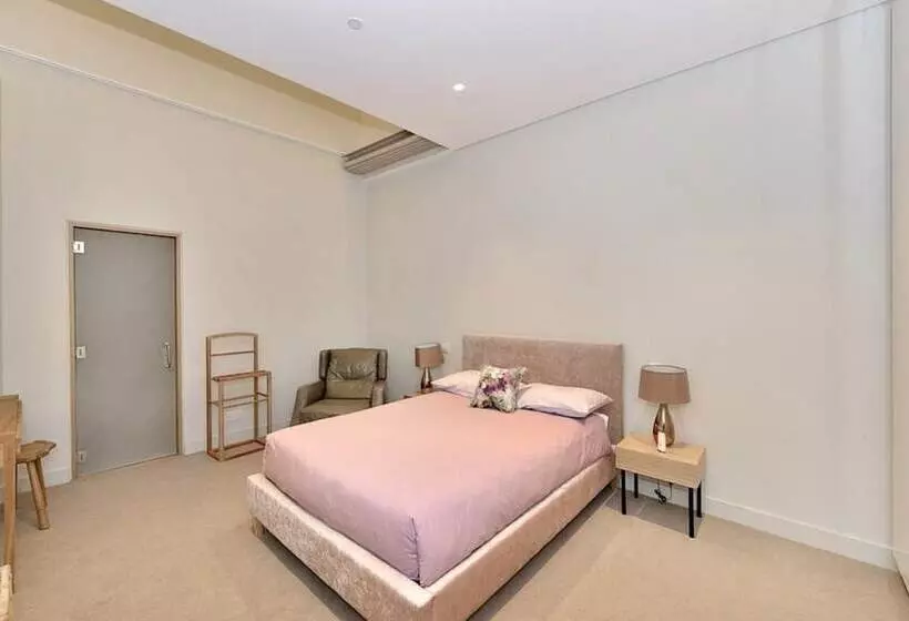 Residenssi Charming 3 Bed House In London