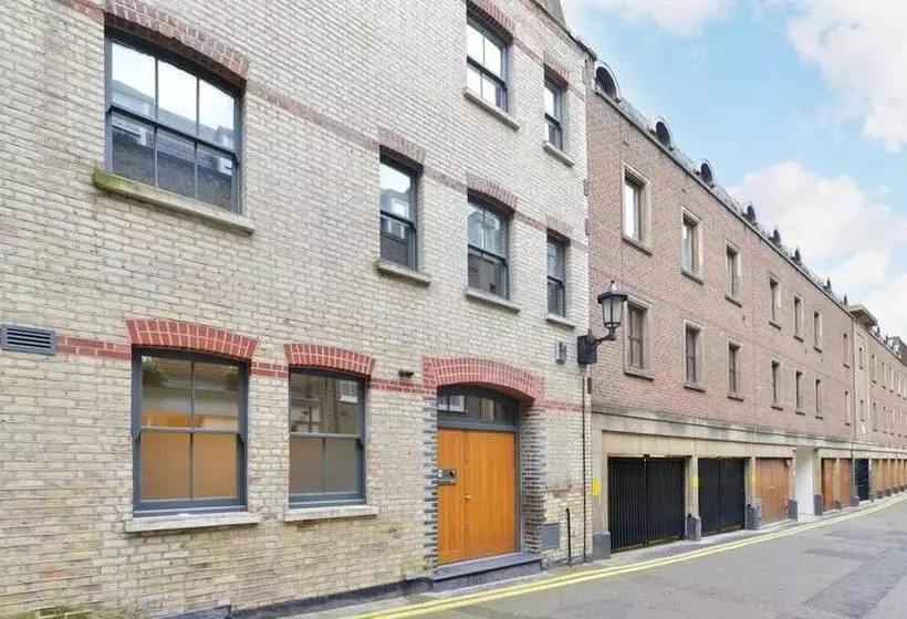 Residenssi Charming 3 Bed House In London