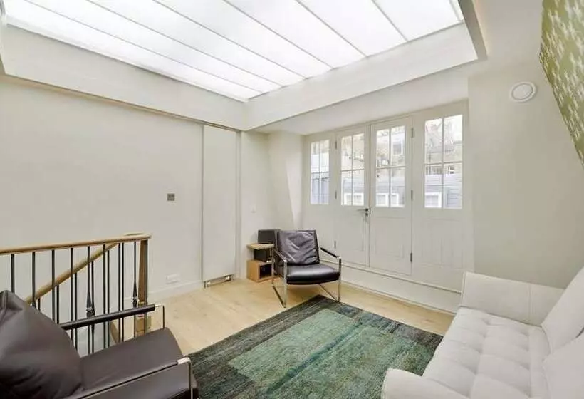 Residenssi Charming 3 Bed House In London