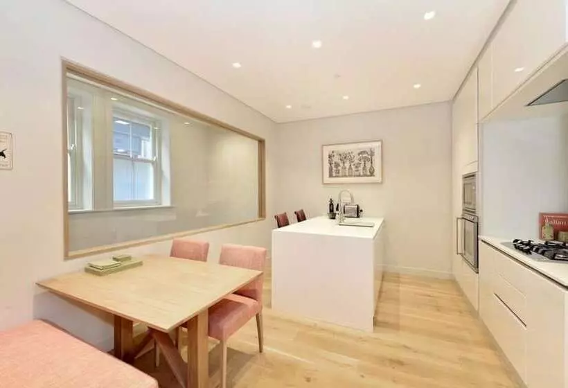 Residenssi Charming 3 Bed House In London