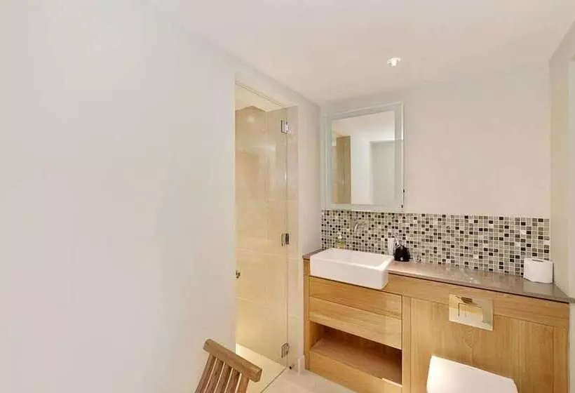 Residenssi Charming 3 Bed House In London