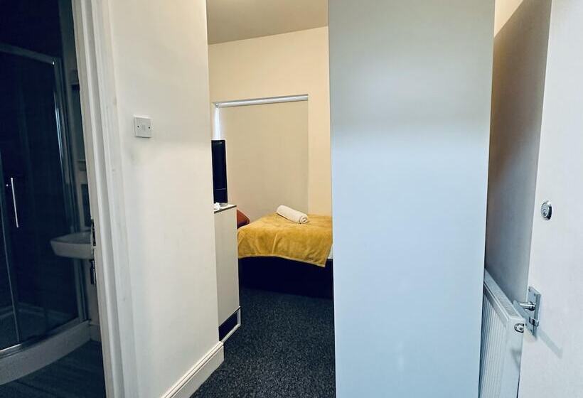 Residens Inviting 7 Bed House In Coventry City Centre