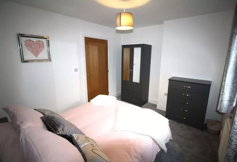 Residenssi New Build   2 Bed Bungalow   Large Enclosed Garden