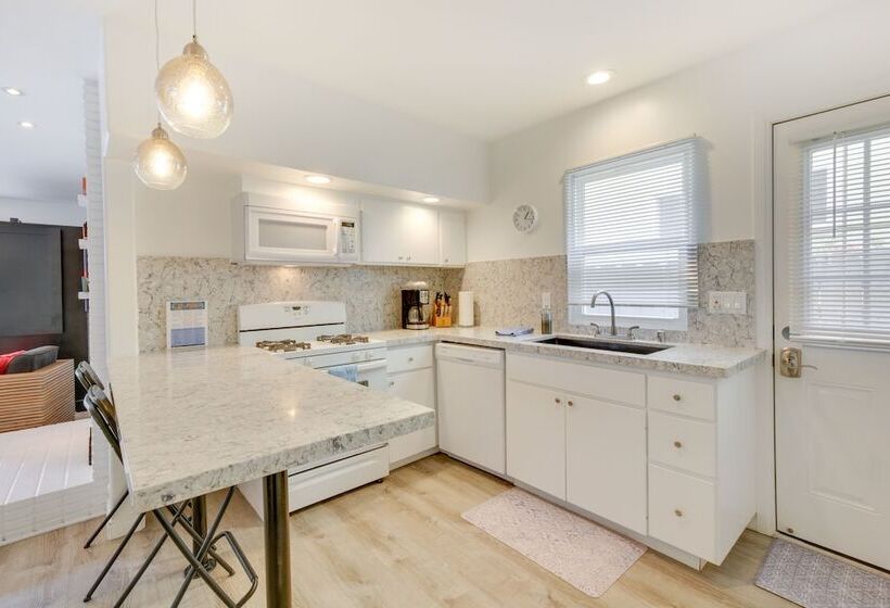 San Diego Home W/ Deck: Walk To Mission Beach!