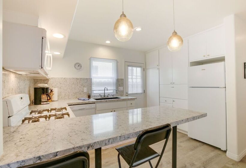 San Diego Home W/ Deck: Walk To Mission Beach!