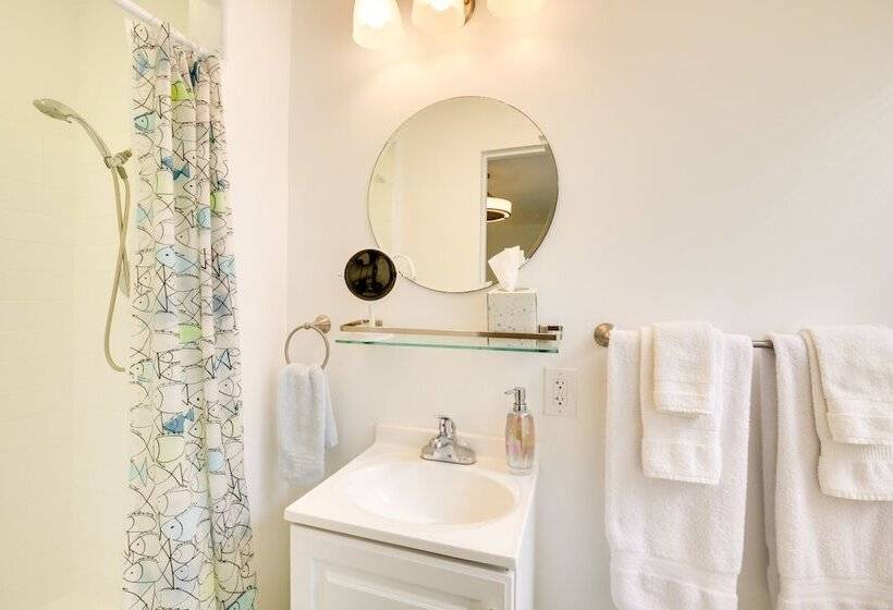 San Diego Home W/ Deck: Walk To Mission Beach!