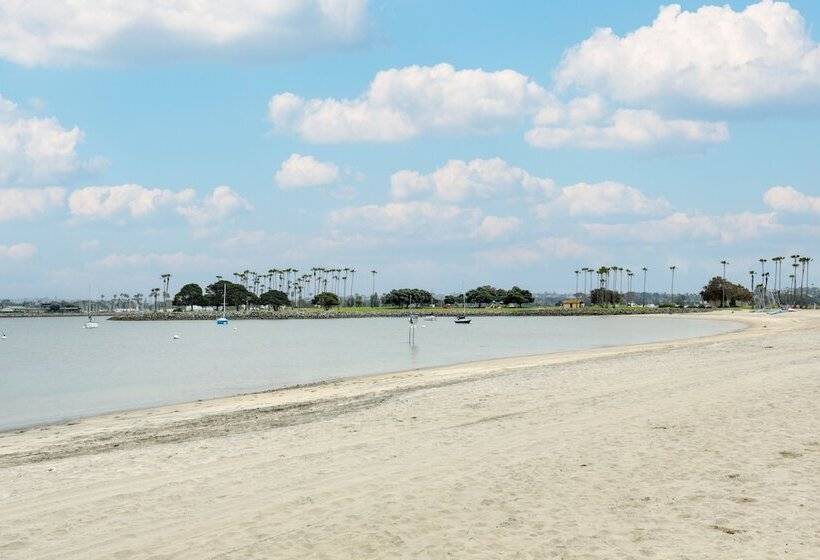 San Diego Home W/ Deck: Walk To Mission Beach!