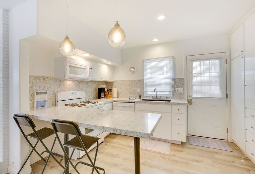 San Diego Home W/ Deck: Walk To Mission Beach!