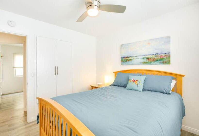 San Diego Home W/ Deck: Walk To Mission Beach!