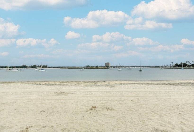 San Diego Home W/ Deck: Walk To Mission Beach!