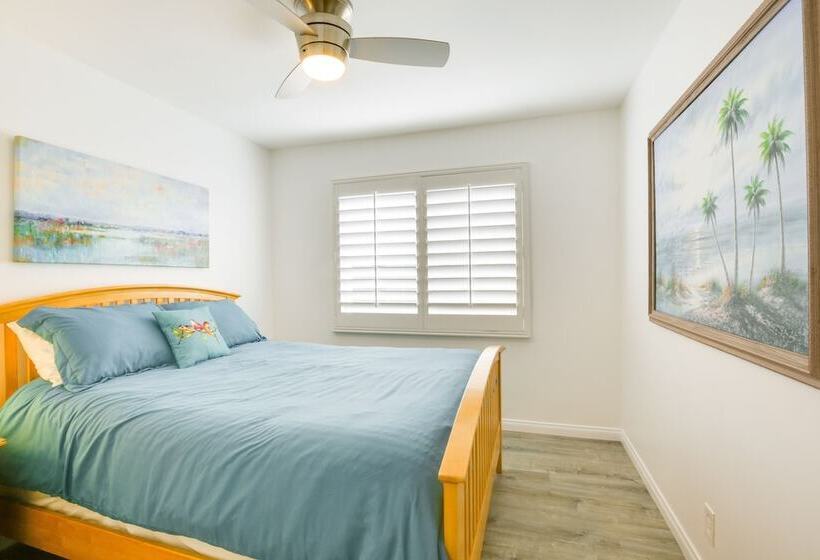 San Diego Home W/ Deck: Walk To Mission Beach!