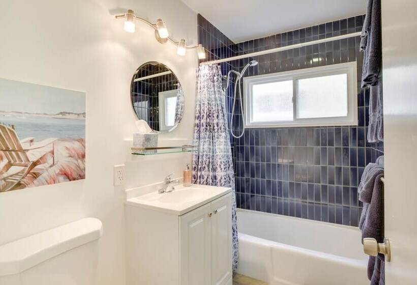 San Diego Home W/ Deck: Walk To Mission Beach!