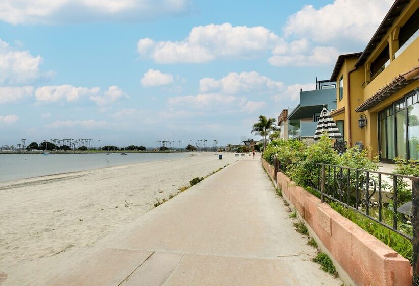 San Diego Home W/ Deck: Walk To Mission Beach!