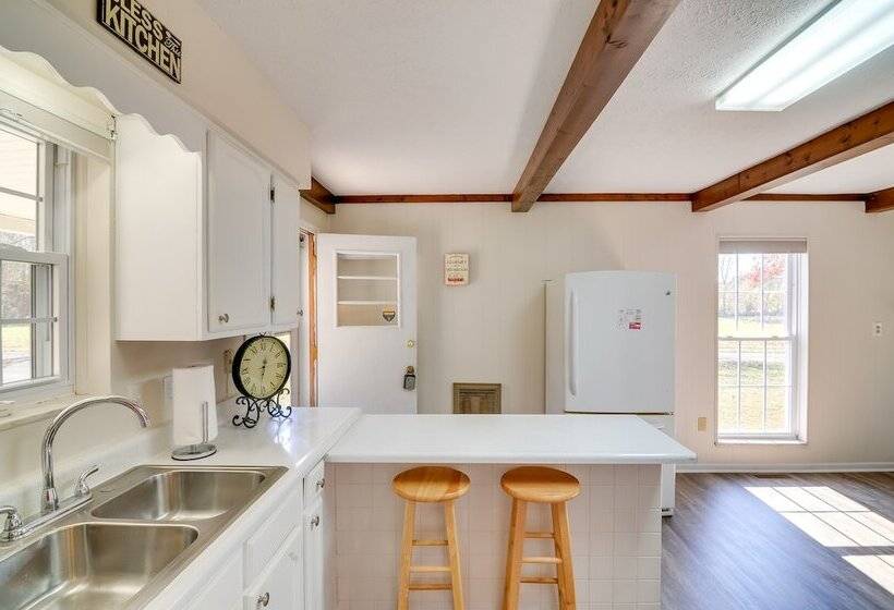 Secluded Jamestown Home ~ 5 Mi To Lake Cumberland!