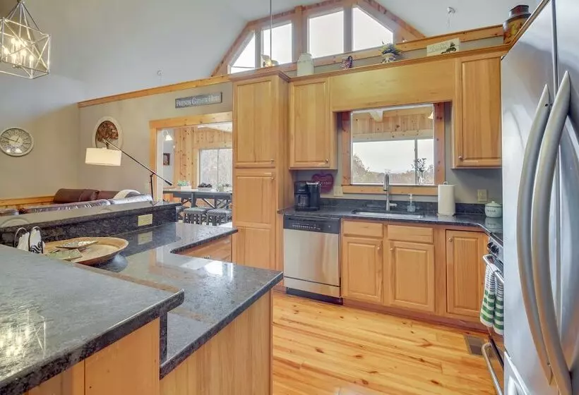 Ellijay Cabin W/ Hot Tub & Mountain Views