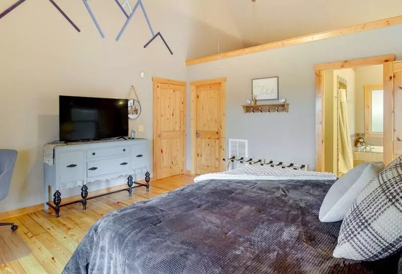 Ellijay Cabin W/ Hot Tub & Mountain Views