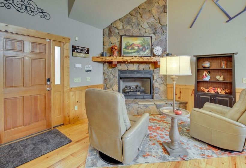 Ellijay Cabin W/ Hot Tub & Mountain Views