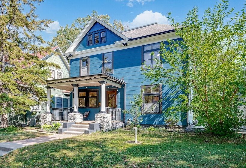 Spacious Minneapolis Home   2 Mi To Downtown!