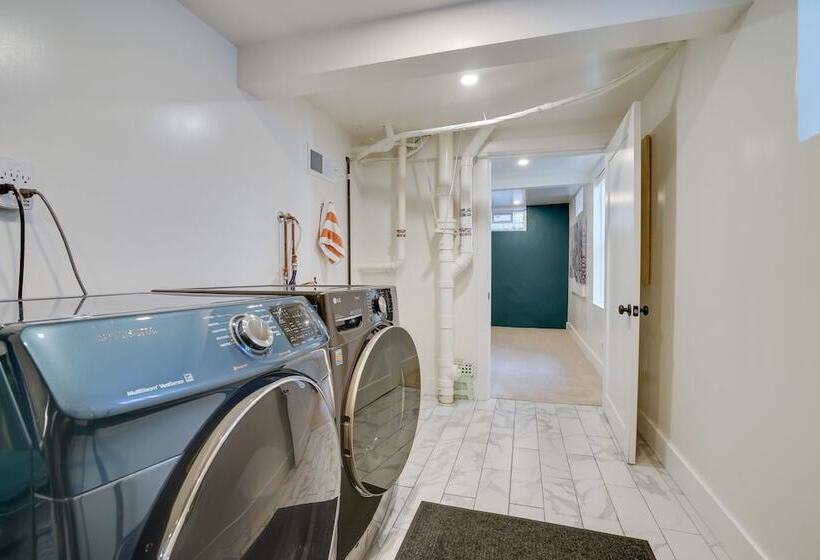 Spacious Minneapolis Home   2 Mi To Downtown!