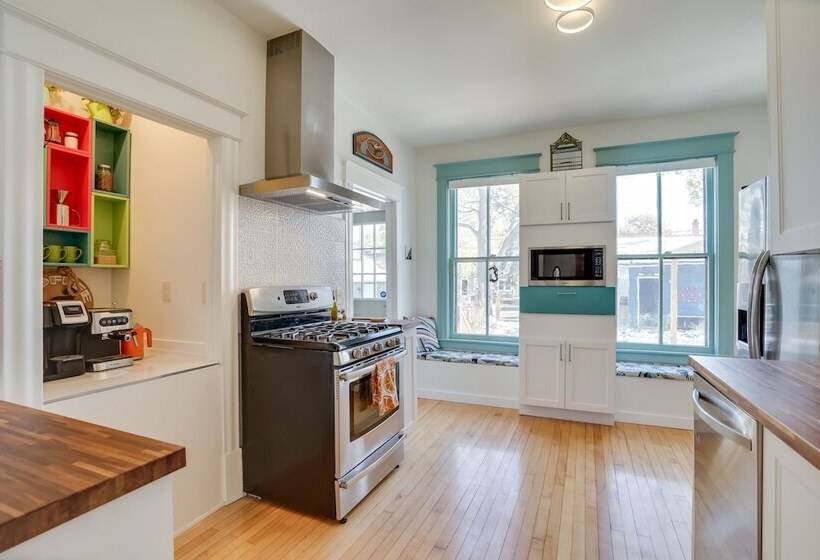 Spacious Minneapolis Home   2 Mi To Downtown!