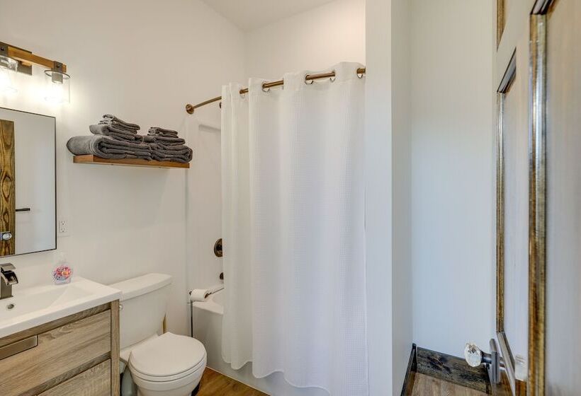 Spacious South Dakota Retreat Near Golfing!