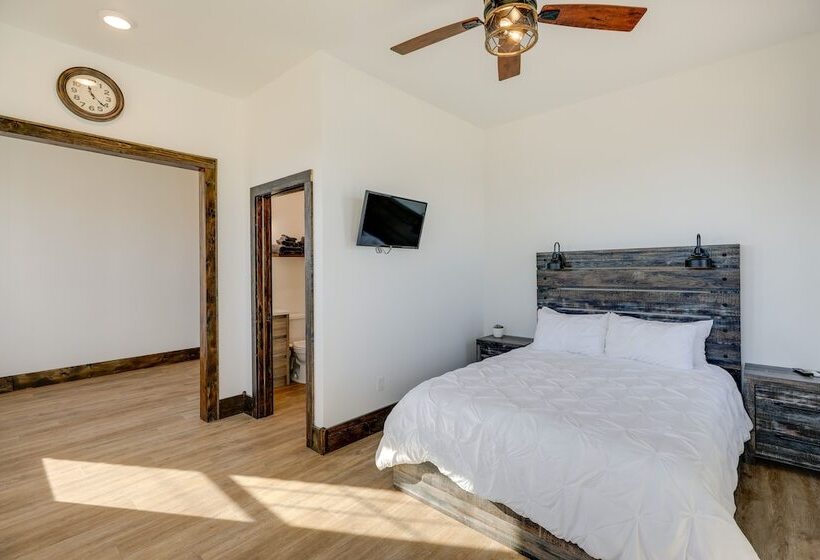 Spacious South Dakota Retreat Near Golfing!