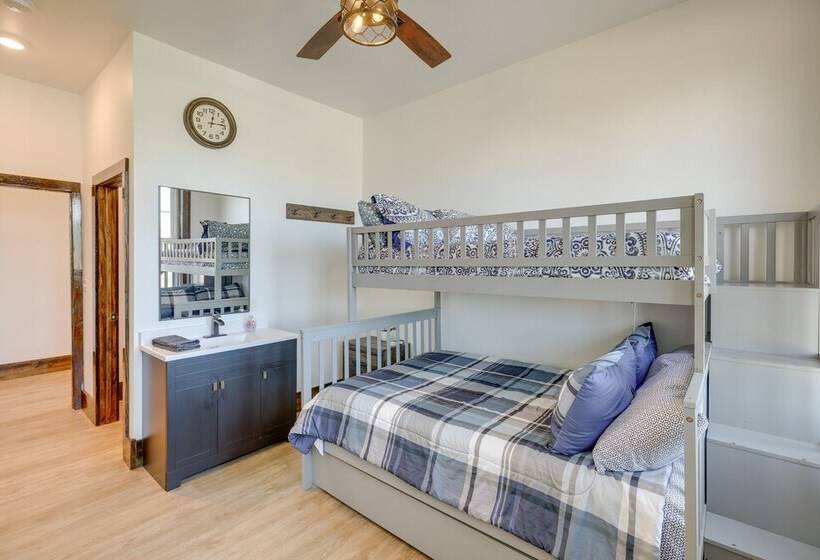 Spacious South Dakota Retreat Near Golfing!