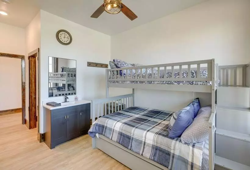 Spacious South Dakota Retreat Near Golfing!