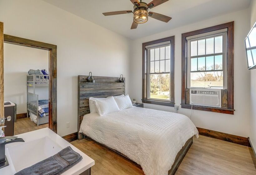 Spacious South Dakota Retreat Near Golfing!