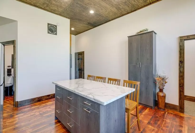 Spacious South Dakota Retreat Near Golfing!