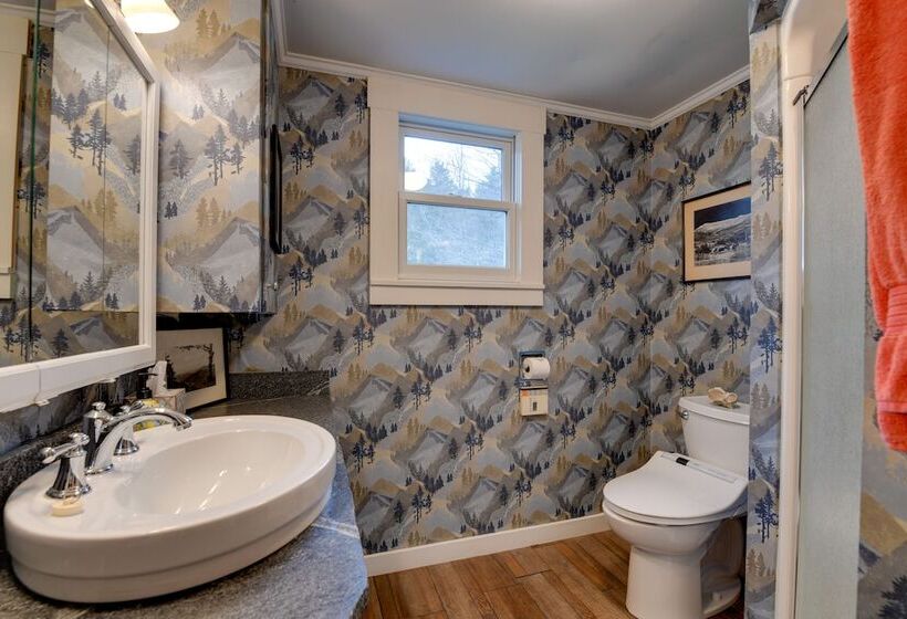 The Hobble Inn In Historic Stowe: 8 Mi To Ski!