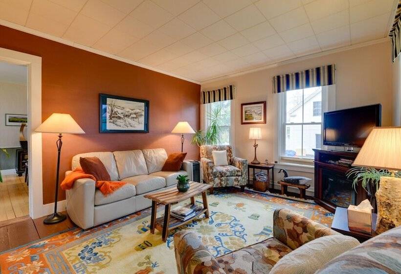 The Hobble Inn In Historic Stowe: 8 Mi To Ski!