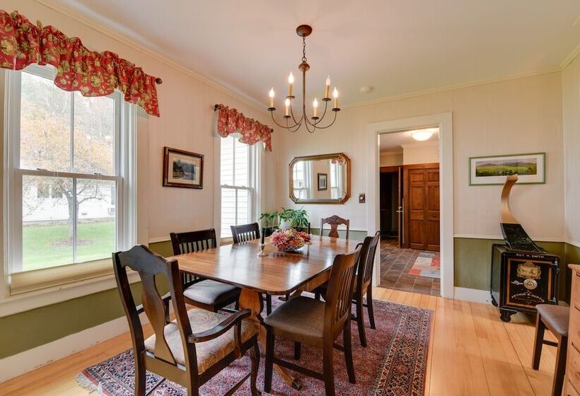 The Hobble Inn In Historic Stowe: 8 Mi To Ski!