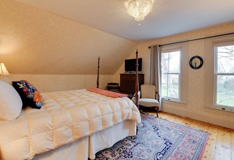 The Hobble Inn In Historic Stowe: 8 Mi To Ski!