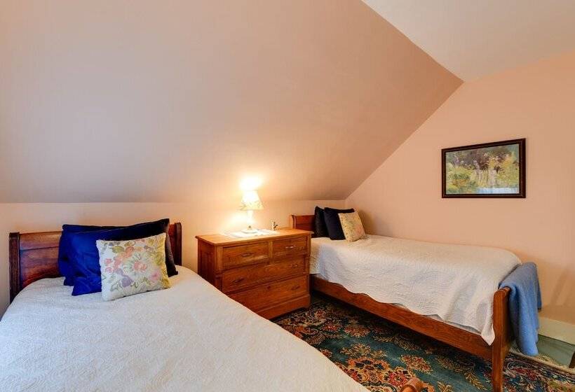 The Hobble Inn In Historic Stowe: 8 Mi To Ski!