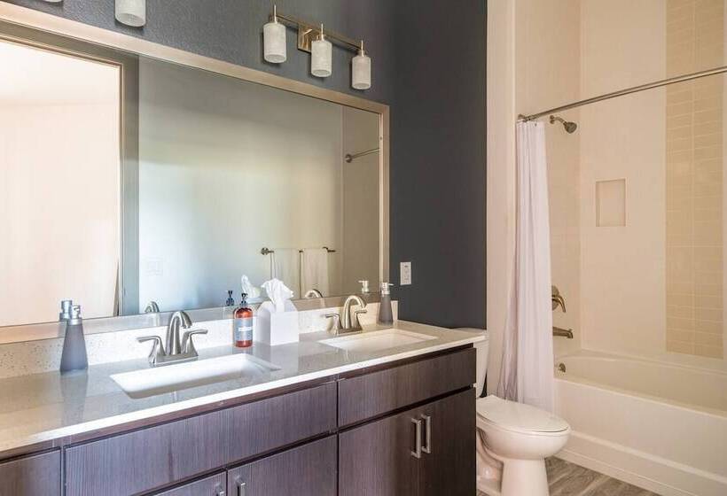 Two Modern Cozysuites At Town Lake Waterfront