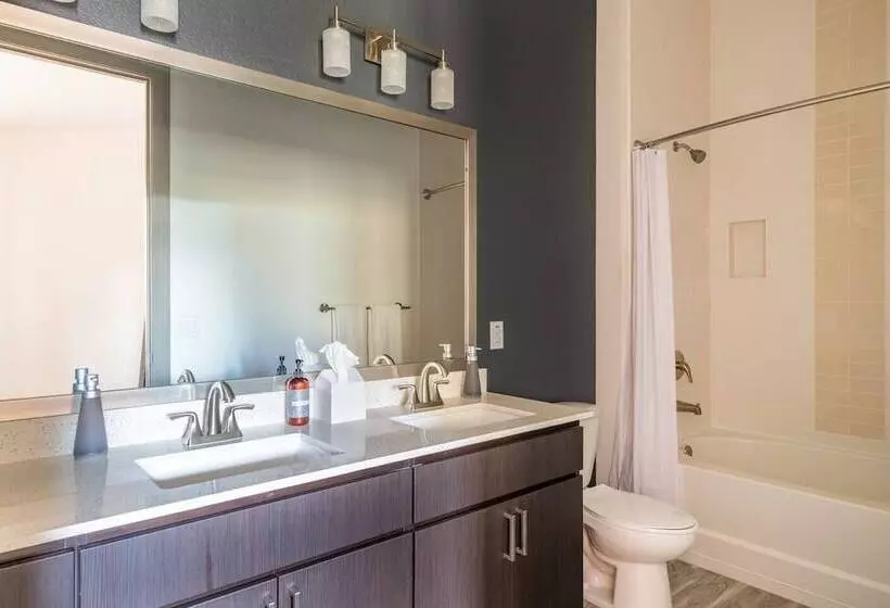 Two Modern Cozysuites At Town Lake Waterfront