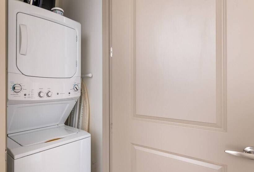 Two Modern Cozysuites At Town Lake Waterfront